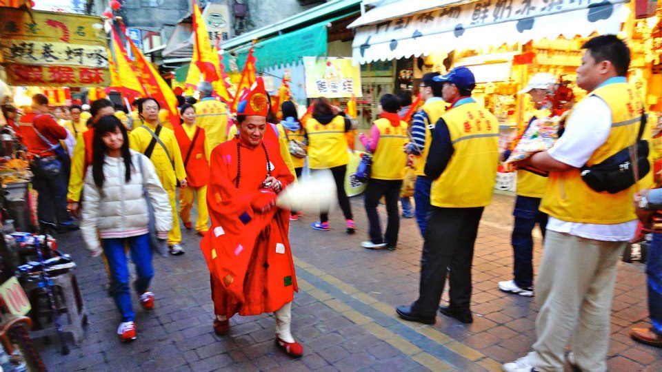 We saw not one but to Jigong spirit mediums in Lugang, at different times photo 406995_10151634608836202_1364682816_n.jpg