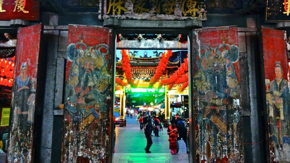 Tianhou temple by night photo 72115_10151634608951202_1576107050_n.jpg