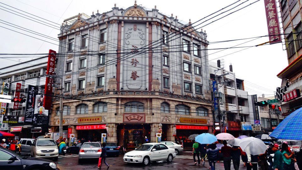 I really like old buildings. photo 387213_10151630120591202_1972520479_n.jpg