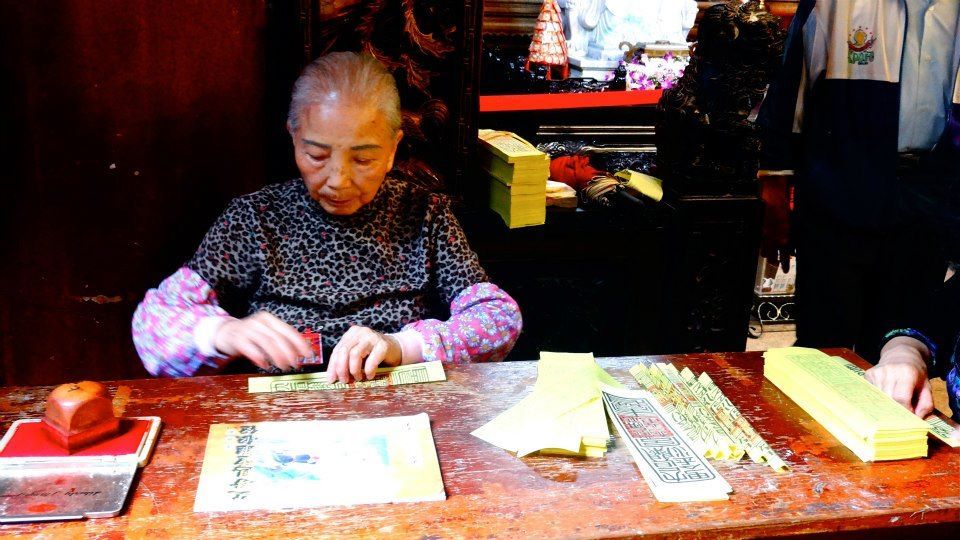 Preparing talismans photo 58180_10151630120866202_97338223_n.jpg