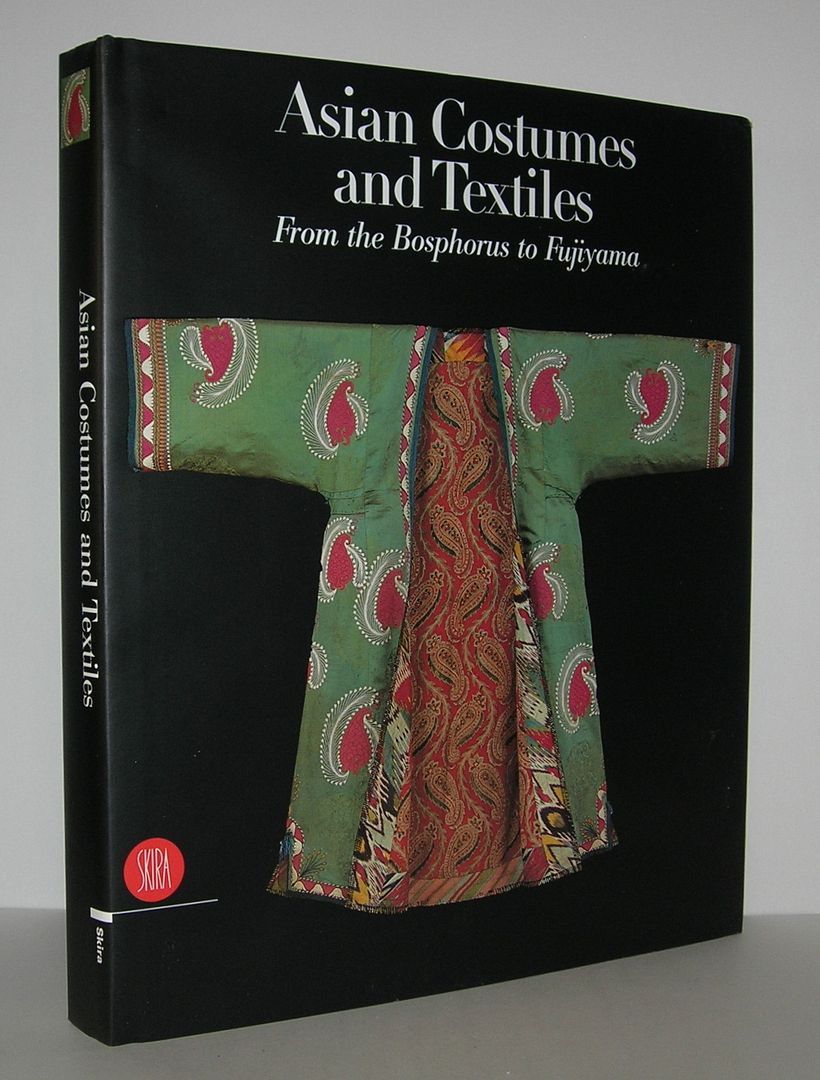 ASIAN COSTUMES AND TEXTILES From the Bosphorus to Fujiama, Kahlenberg, Mary Hunt ASIAN COSTUMES AND TEXTILES From the Bosphorus to Fujiama, Kahlenberg, Mary Hunt