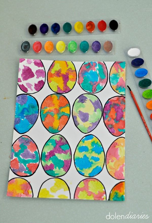 Watercolor Eggs FREE printable egg outline! {Dolen Diaries}